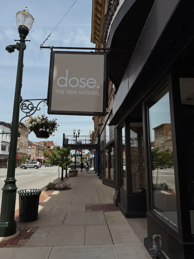 front door of dose aesthetic bowling green clinic